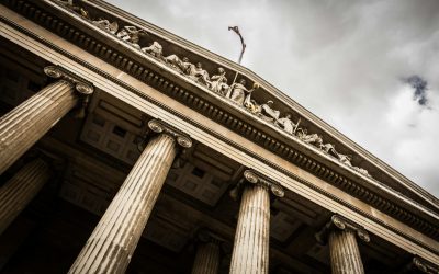 Solicitor vs Lawyer in Portugal Explained: Roles, Responsibilities, and When to Hire Each